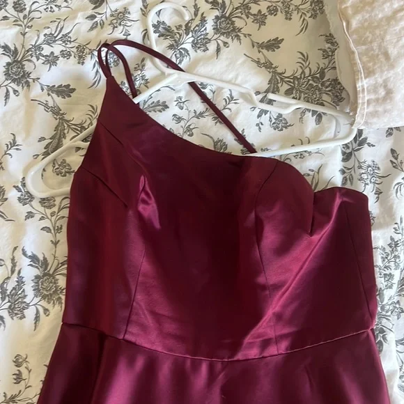David’s bridal bridesmaid dress one shoulder wine - Picture 2 of 3